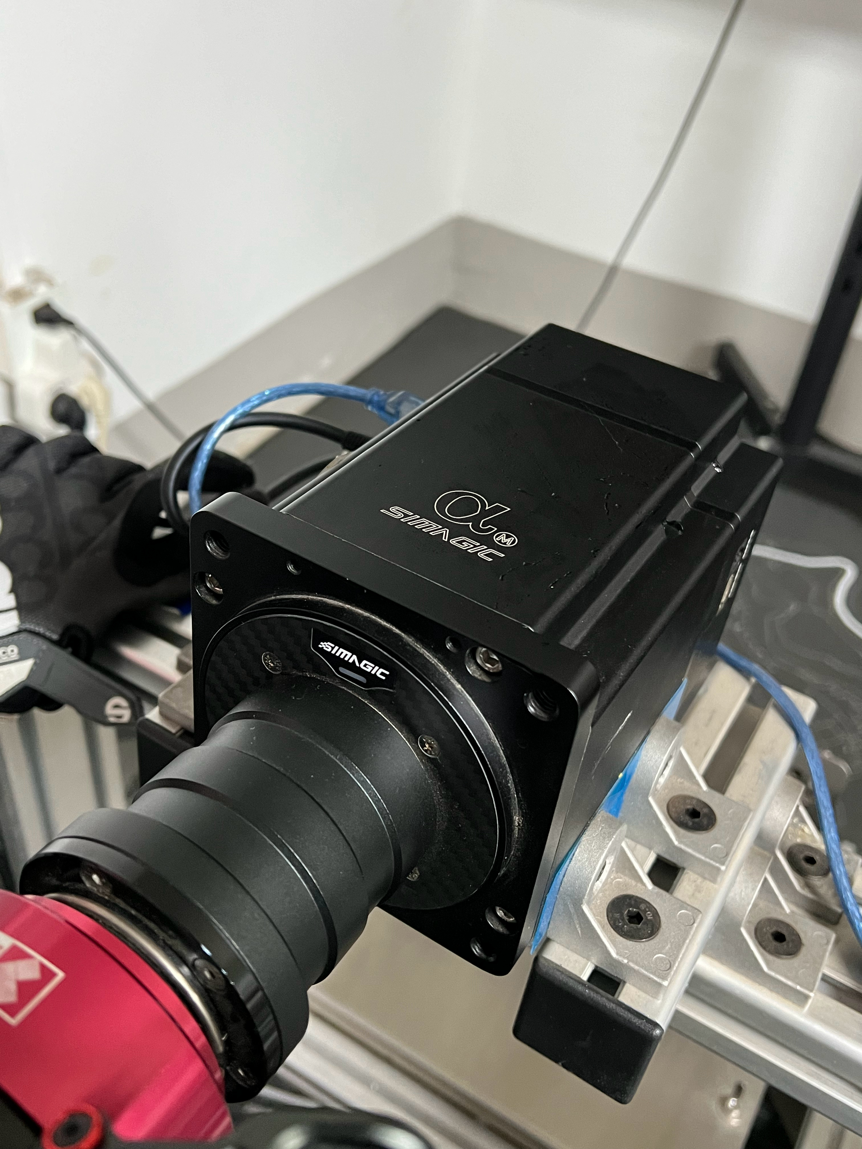 你们觉得，这种模拟器的基座，能有多热今天跑了一会儿方程式，基本上有70-80℃很