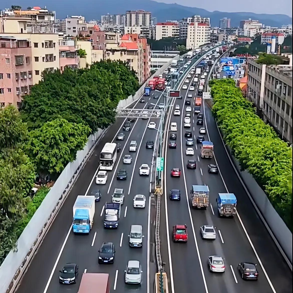 高速免费最新提案，小型汽车每年5000公里免费，每年1月1日至12月31日为一个