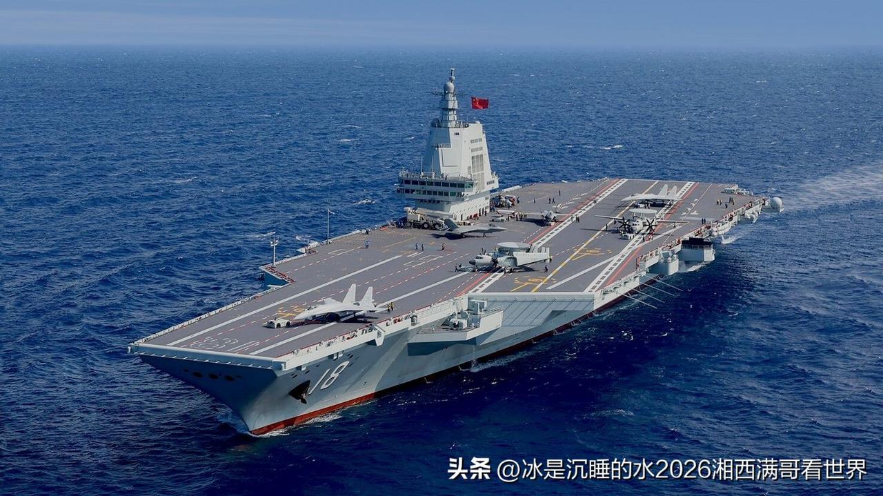 转发分享一组官网公布的人民海军三艘航母以及舰载机的精彩靓图。从上个世纪80～90