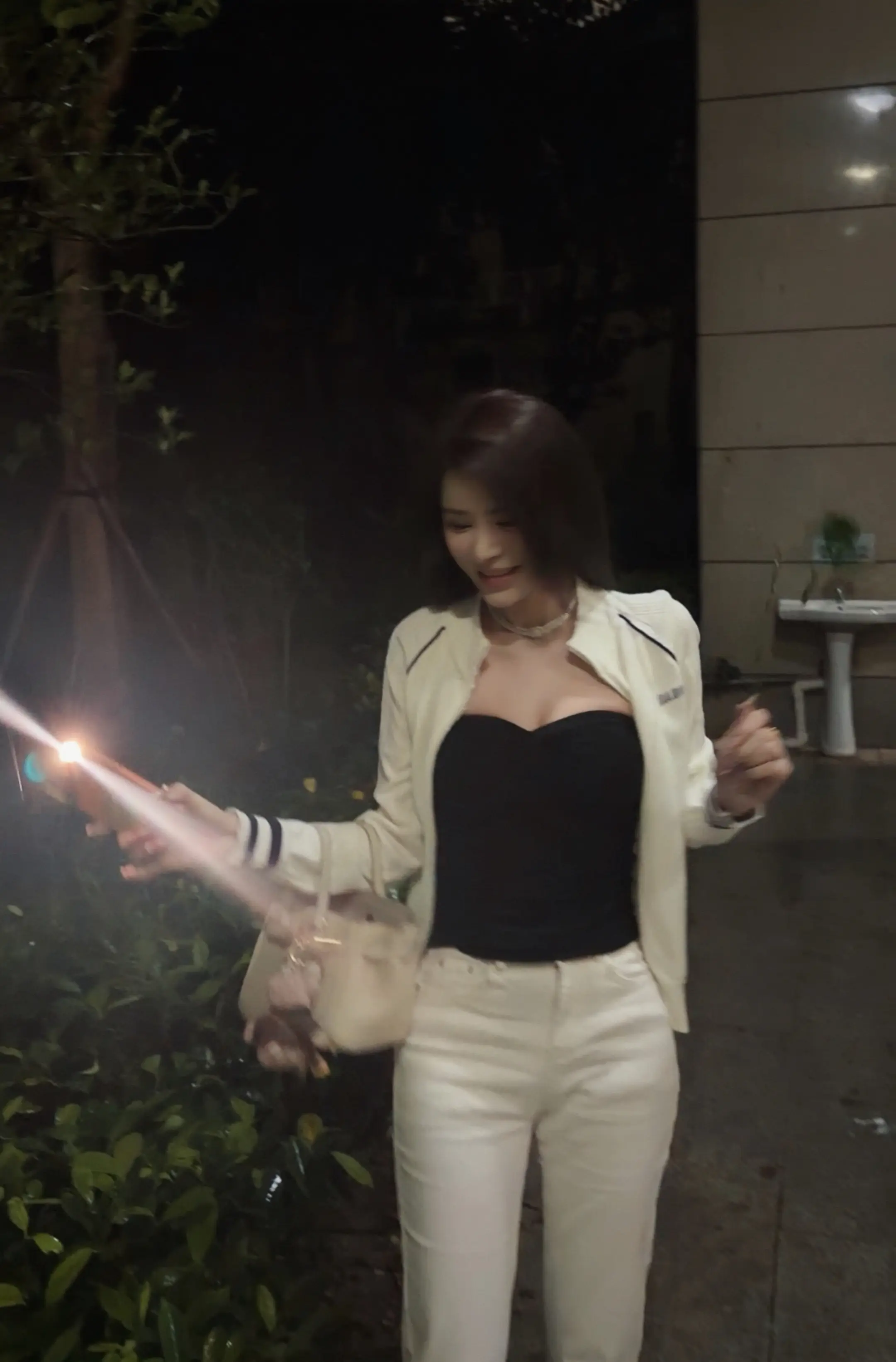 人生中有太多后知后觉了 流动的每一个长镜都失焦