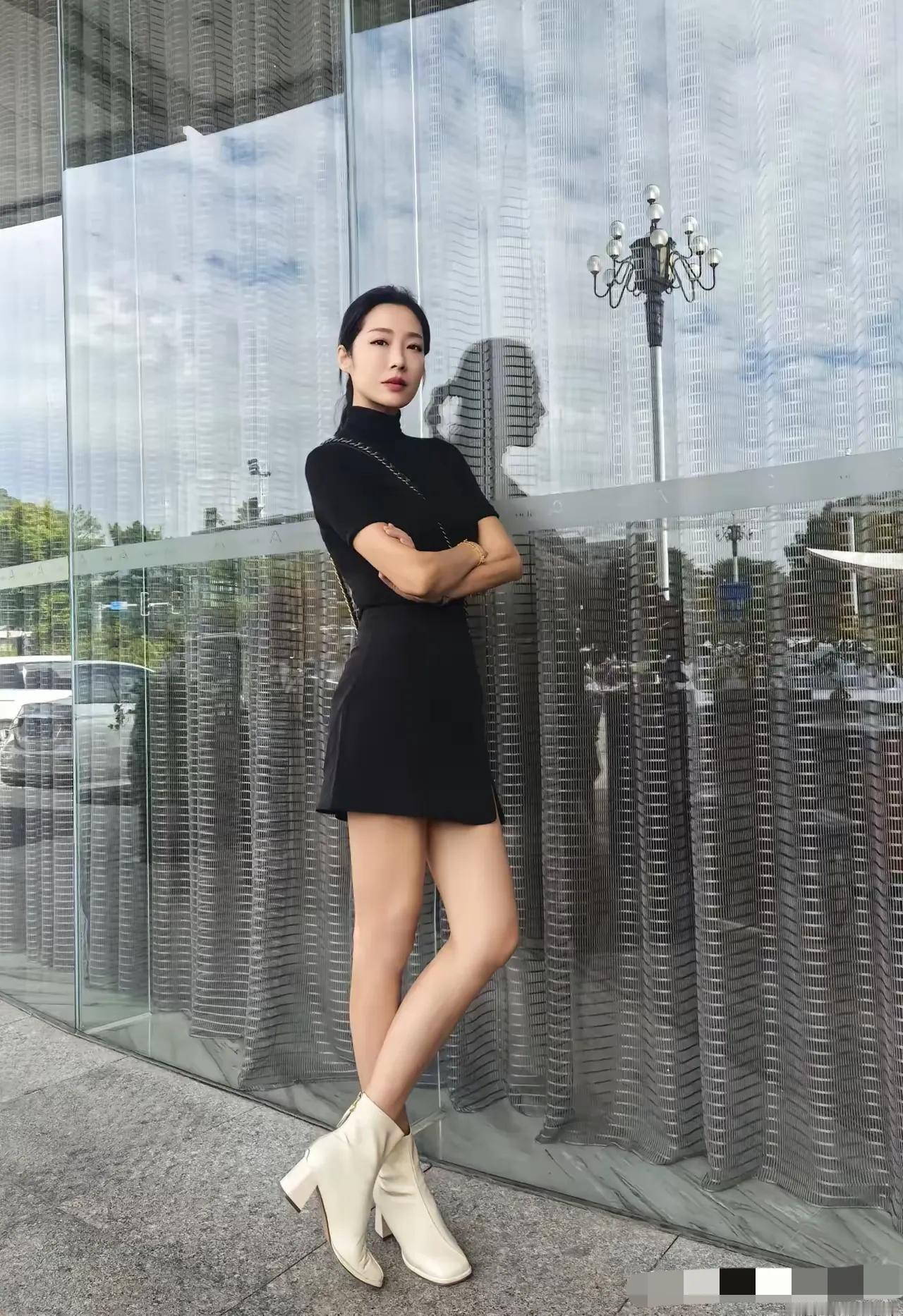 学会偷得浮生半日闲，
去做一些“无用”但开心的事，
“无用”即大用。