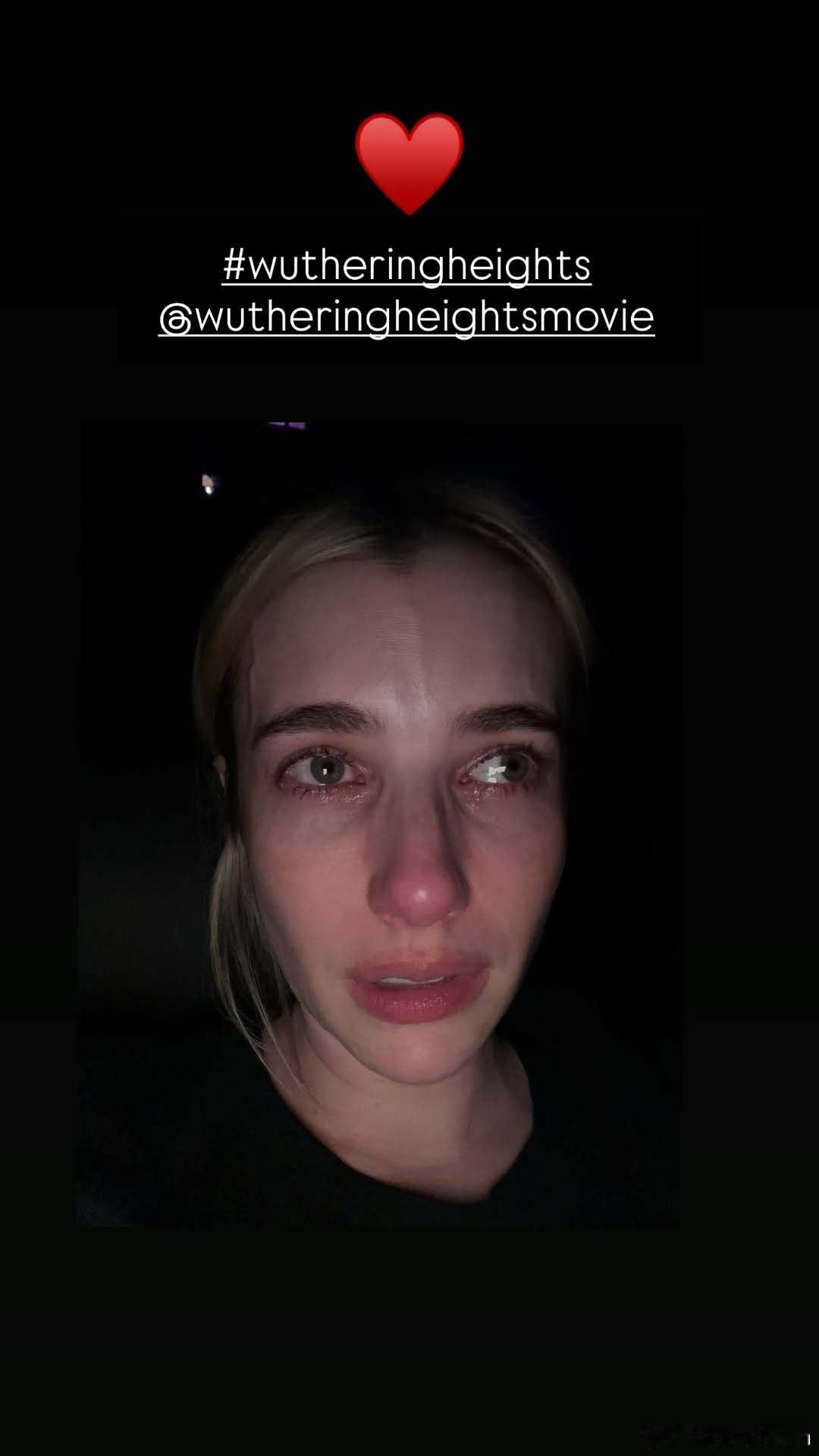 看完新版《呼啸山庄》的Emma Roberts艾玛罗伯茨🤣🤣🤣哭到鼻子都红