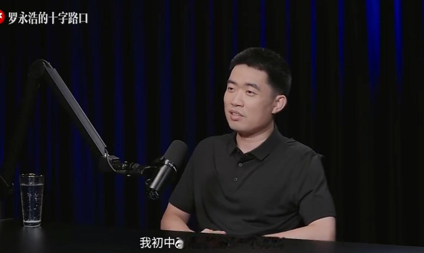 李想自曝初中凭买漫画书赚钱李想上初中时就靠卖漫画书挣钱，我那会儿却是花钱买漫画书