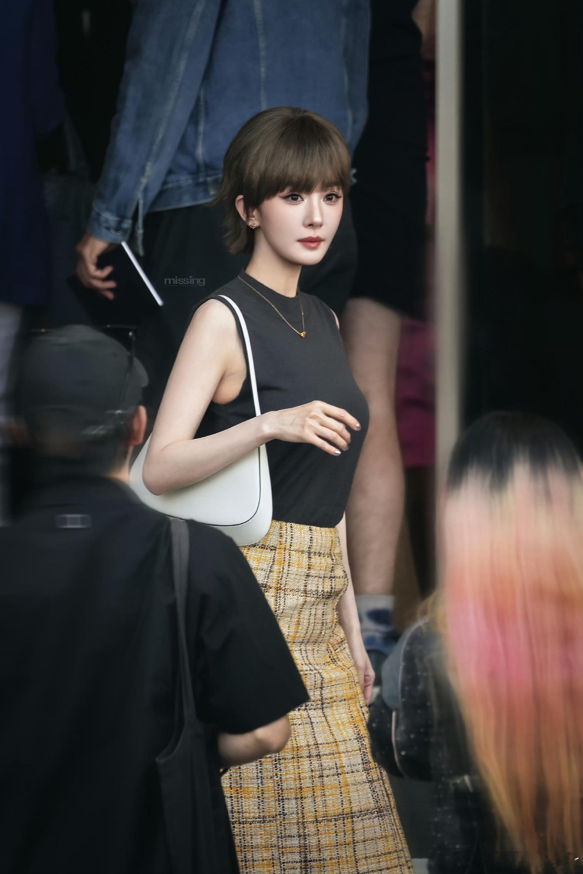 杨幂骗了全网我的天 这也太美了一大早被美醒  ​​​