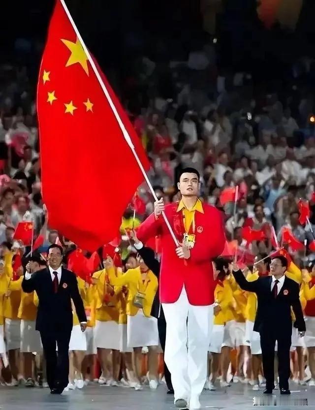 中国男篮昨天亚运会半决赛以77:97惨败日本男篮。输谁都可以，偏偏输给日本，偏偏