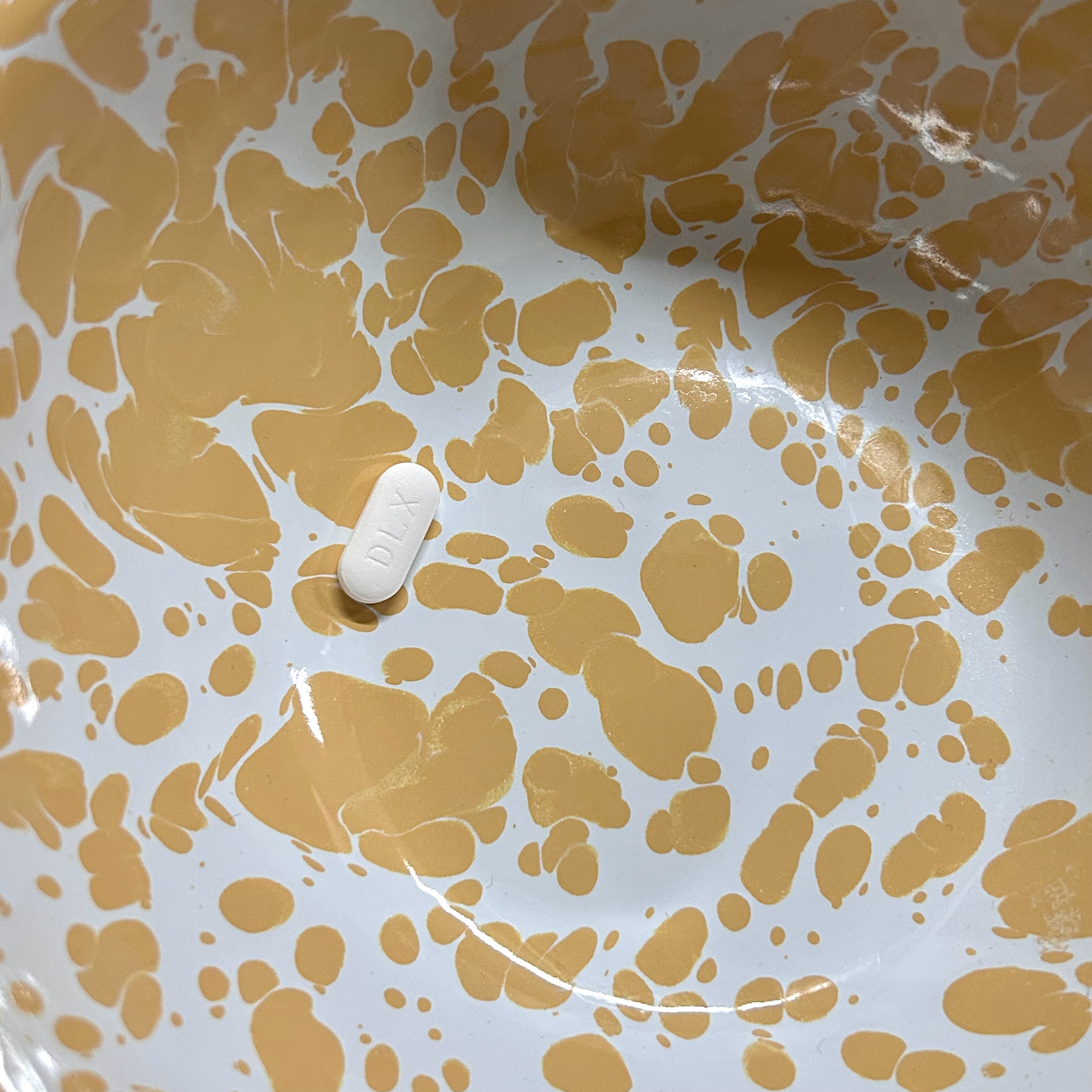 喉咙发炎一直做噩梦 吃颗头孢把被子换了 也可能是冻的吧 ​​​