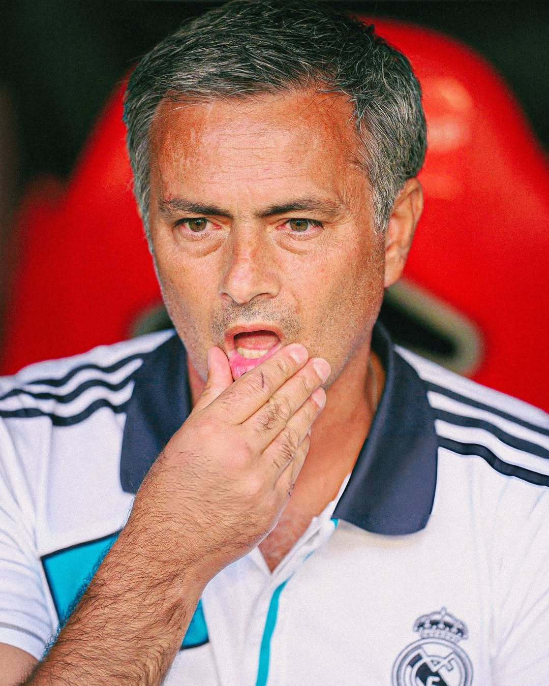 2012年本菲卡5-2皇马，穆里尼奥还是皇马主帅，如今他执教本菲卡，足球就是一场