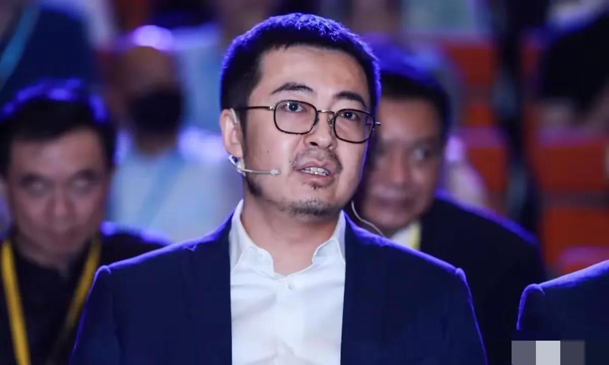 三十九岁的蒋凡，复旦毕业。谷歌待过，地图、搜索、广告都摸过。友盟卖了，财务自由，
