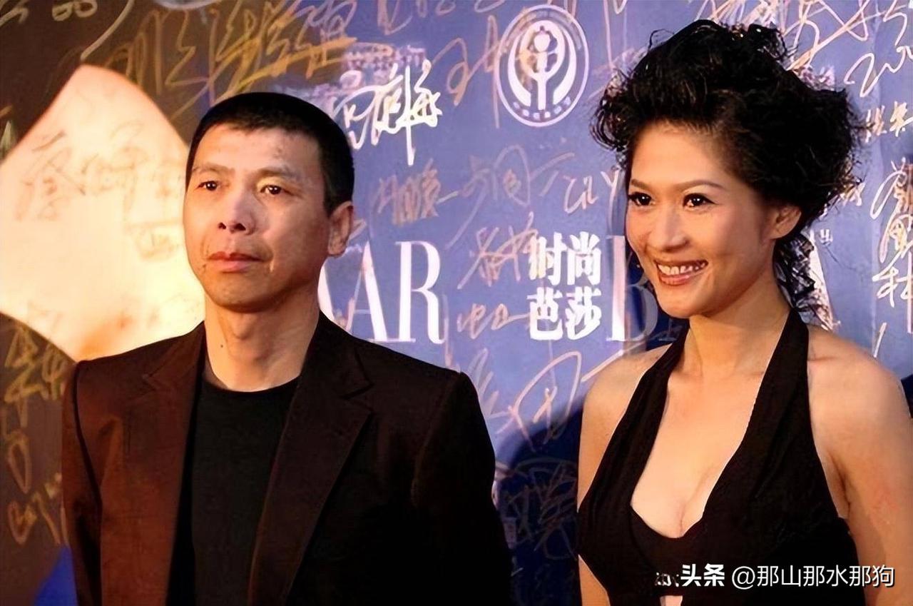 曾经和大导演传“夜宿门”绯闻的凤凰卫视当家花旦沈美人将人生的一手好牌，打的稀烂，