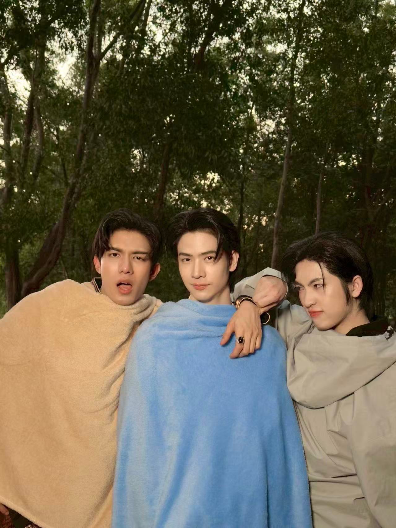 哈哈哈 姐占有欲犯了 看不得net搂肩铁汁哥 掐掐掐