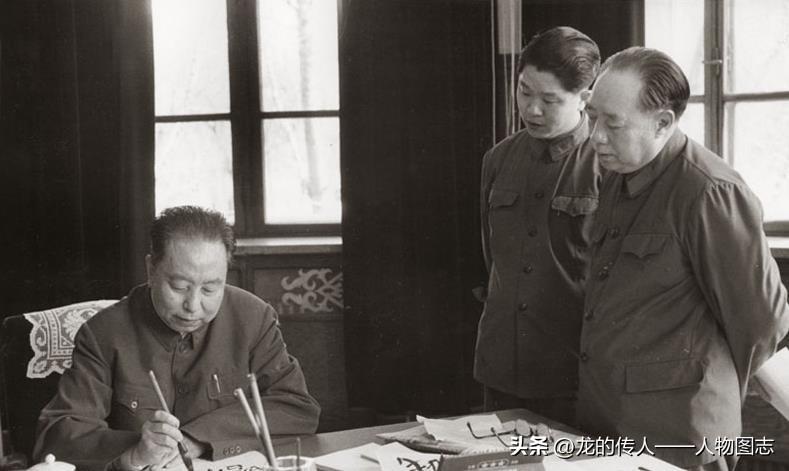 1977年4月，华国锋在辽宁沈阳视察时题字
