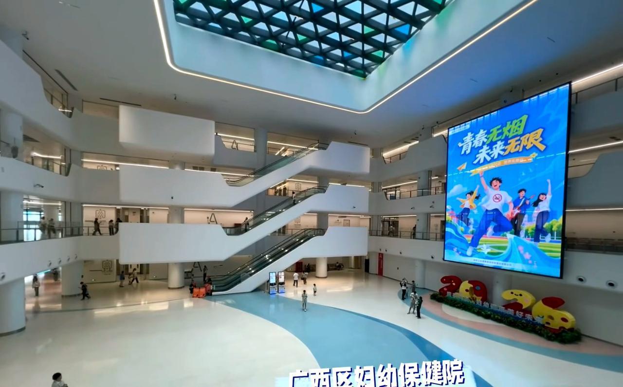 南宁的广西区妇幼儿童医院建成后方便又快捷

之前的区妇幼保健院，大人和小孩都是在
