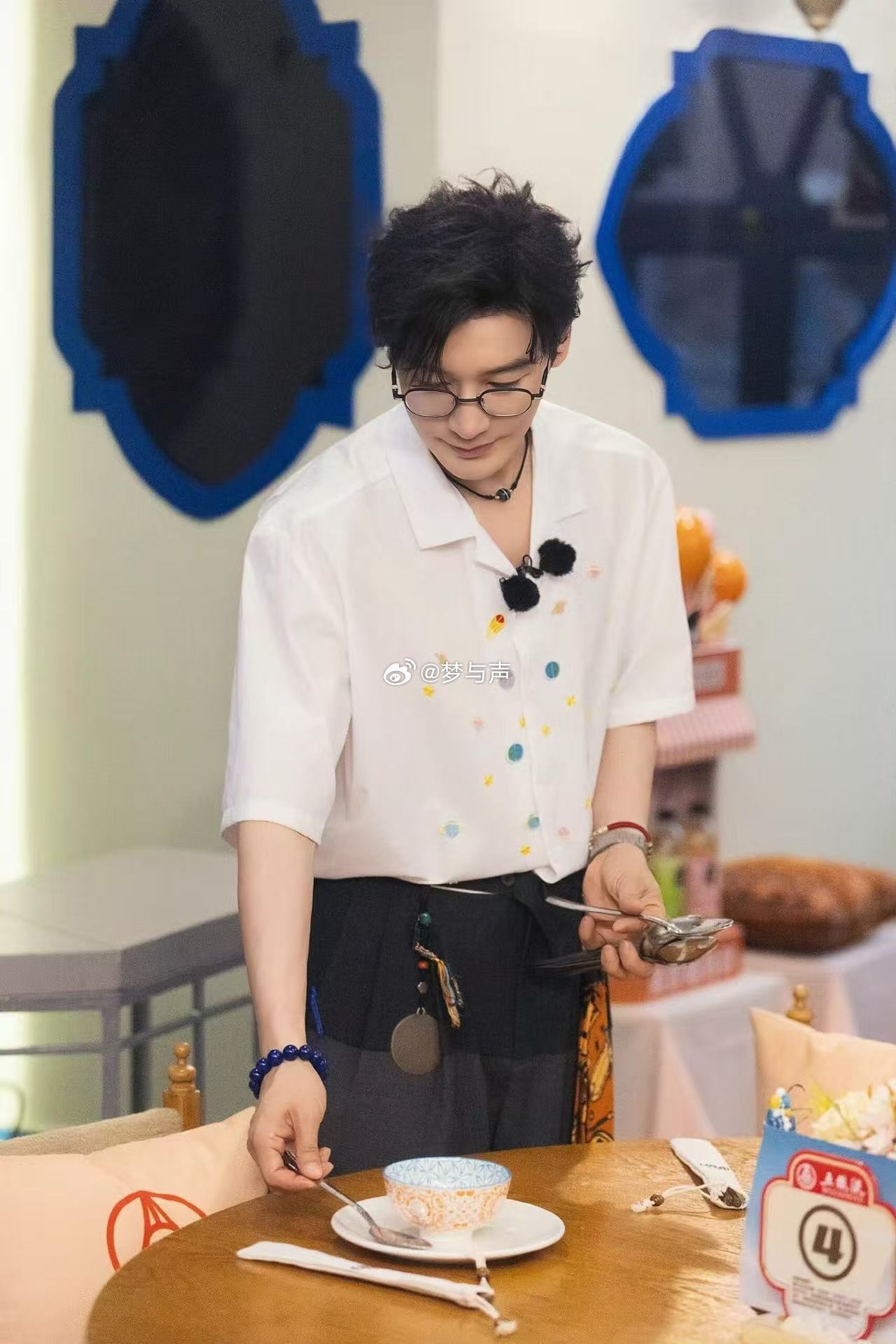 黄晓明林大厨参加美食大赛没告诉王俊凯家乡美食大赛中餐厅老搭档再度合体！黄晓明和林