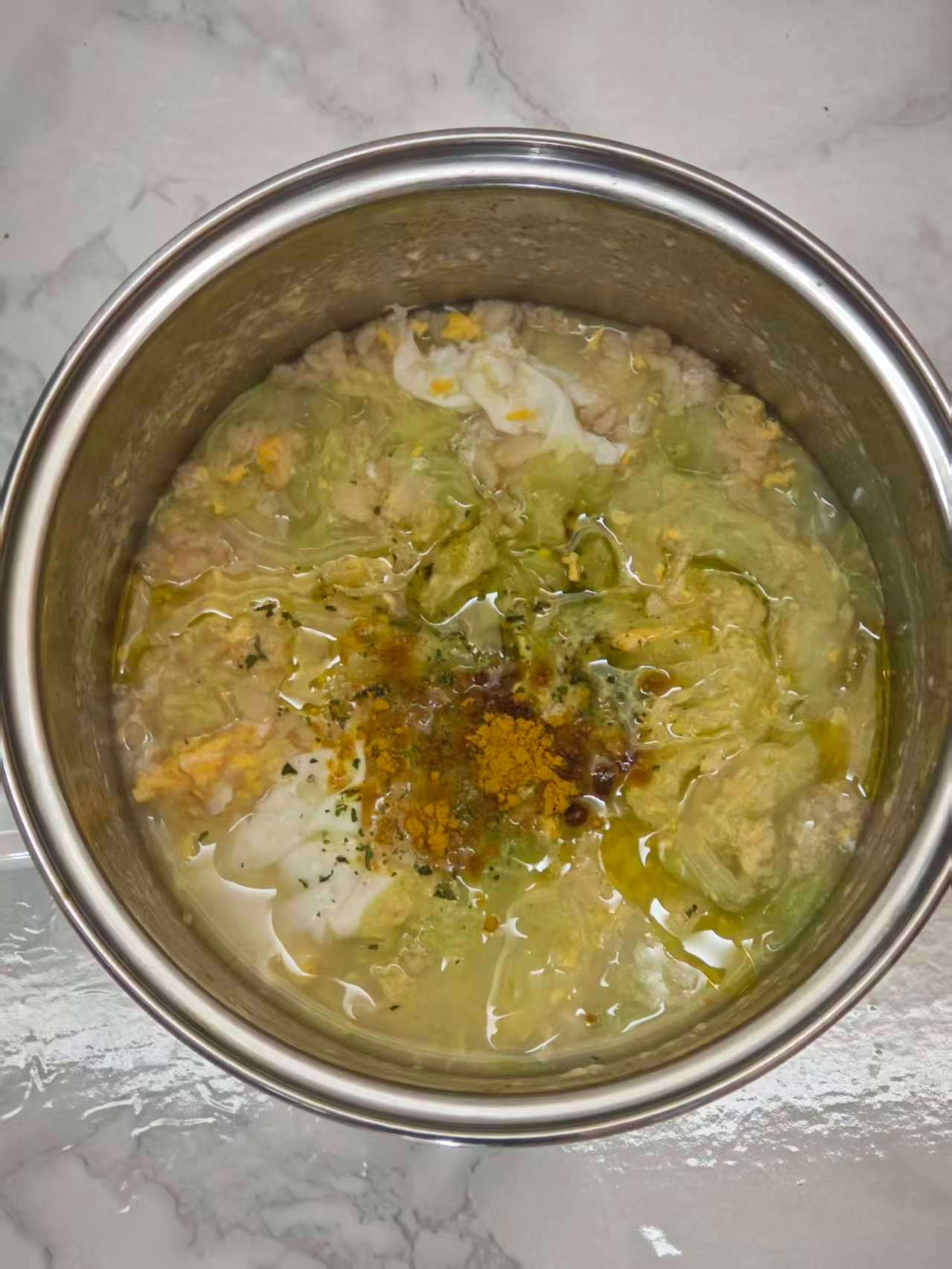 这个太好吃了，推荐给大家，做法也简单水煮开，放白菜进去煮软，然后加麦片，麦片煮到