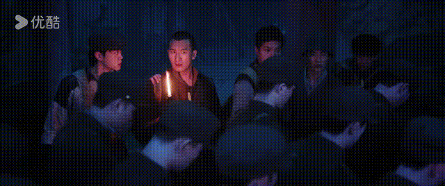 《九门》是那种渐入佳境的剧，而且才发现是柏杉导演拍的，怪不得中式恐怖的“鬼”味很