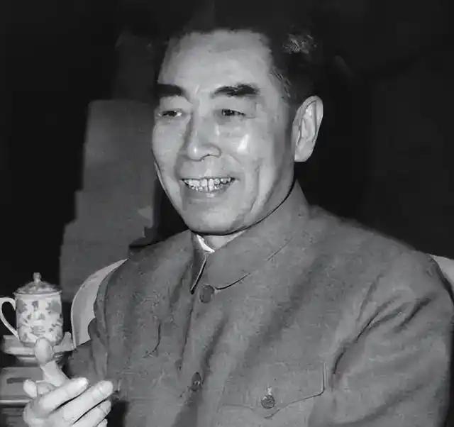 钱学森当着元帅的面写下“火箭军”三个字，周总理却说：这名字万万不能用

这事儿，