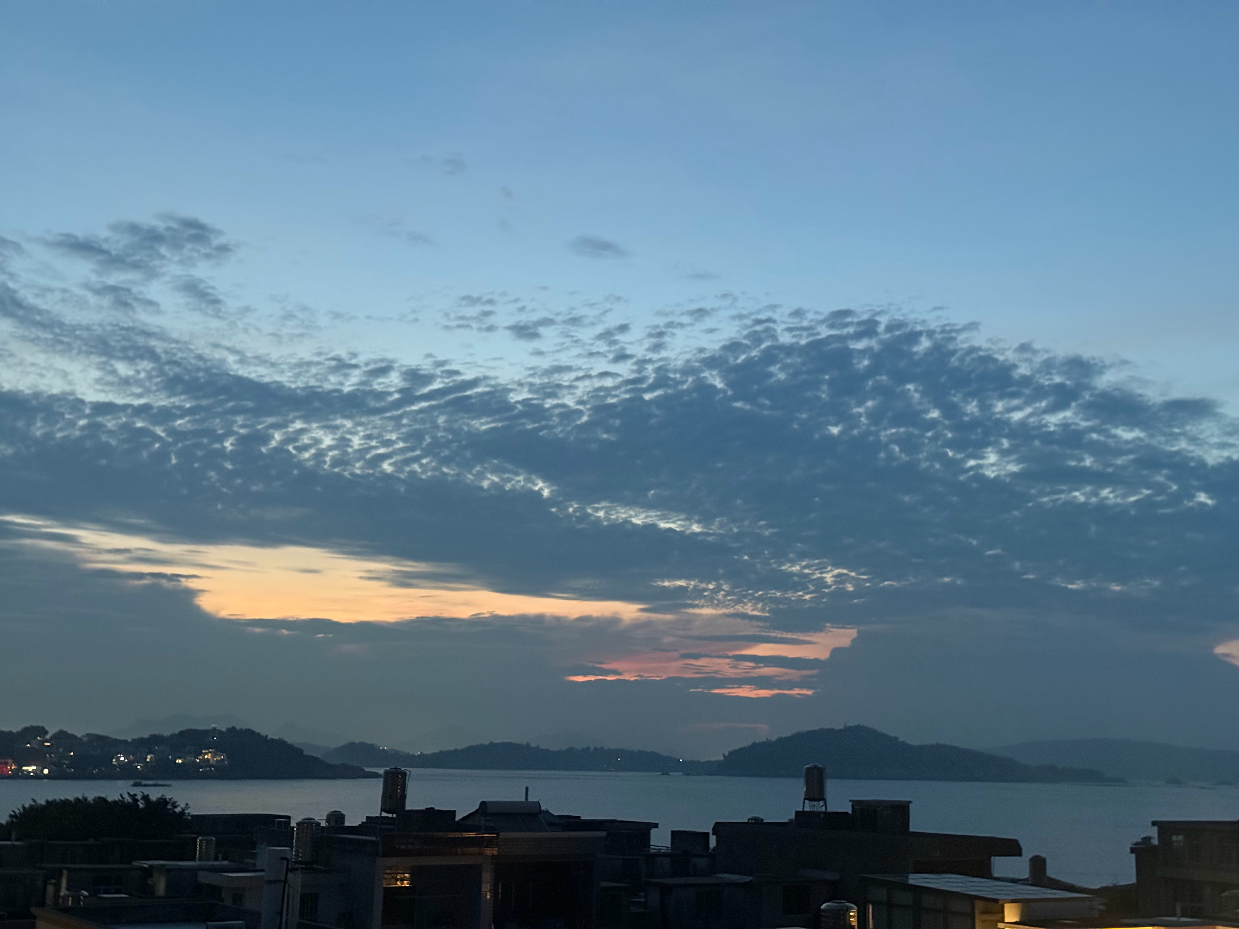 赣州早安 与其反复迟疑、后悔过去，不如把注意力调成“现在时”，勇敢奔赴新风景，前