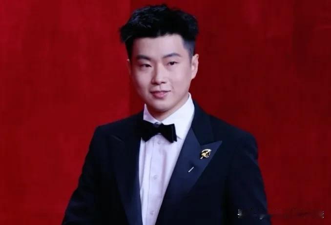 斯诺克武汉赛.16强已出13席，分别是

1，斯佳辉——2002年出生—中国🇨