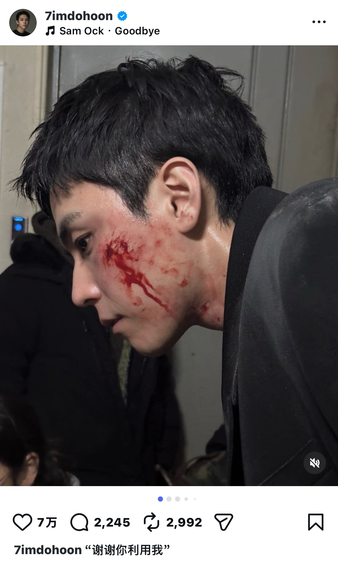 天….刷到金度勋的ins真给我有点看4️⃣了配文是“谢谢你利用我”，配乐是goo