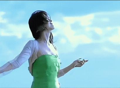 有线耳机给我印象最深的就是这段广告了[作揖]
虽然那会宣传的重点不是耳机！当时被