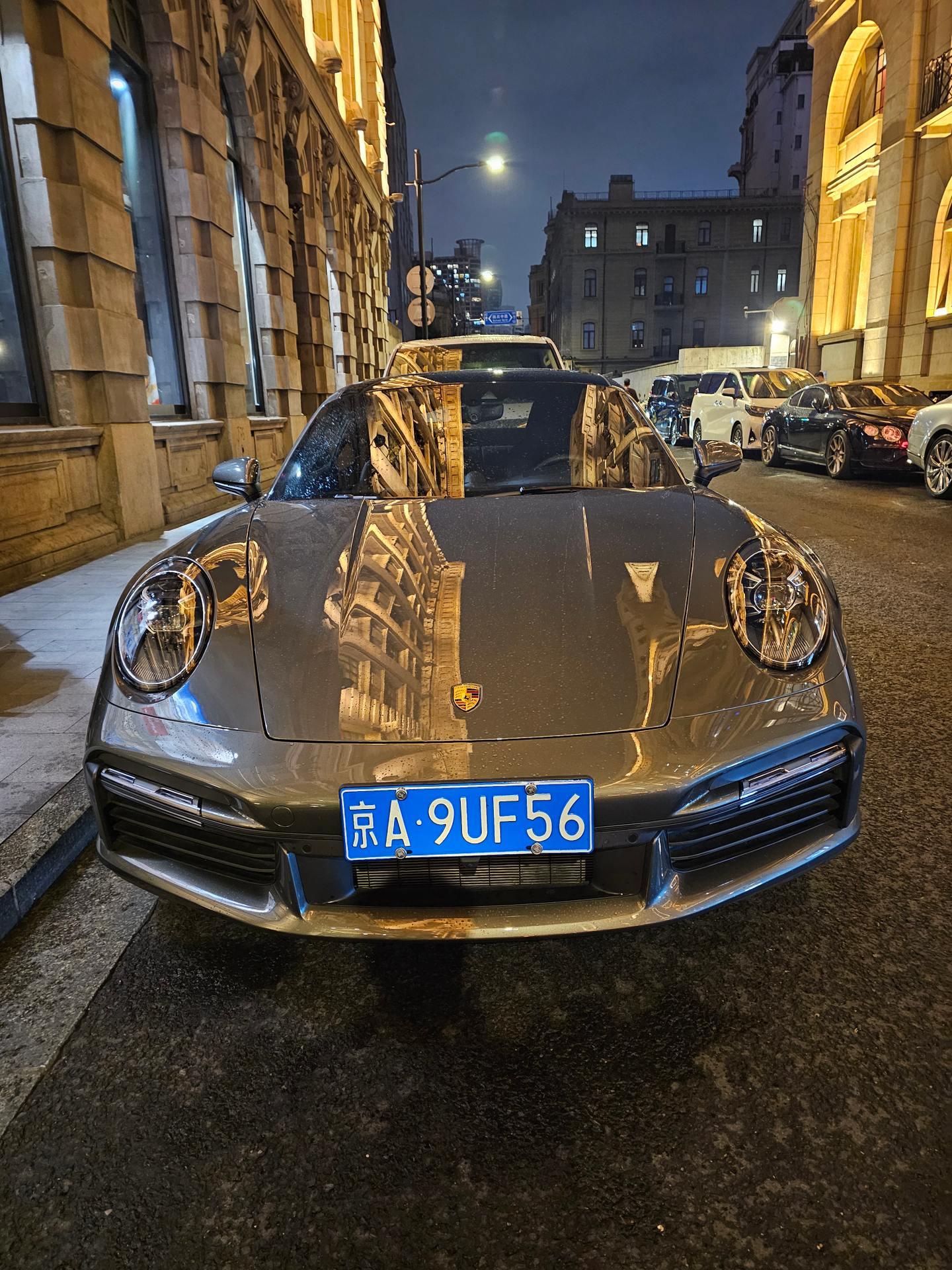 上海外滩广东路偶遇京城大佬座驾保时捷911Turbo S 实车看到太帅了！