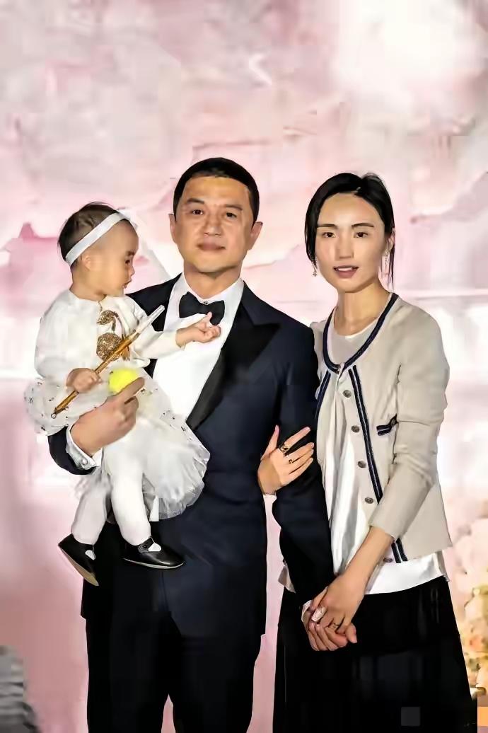 海哈金喜这话，算是把成年人的感情说得够通透了——“除了没那张纸，其他啥都没变”。