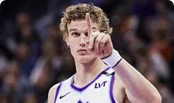 半场78分，不是爆冷，是真能打。
没人料到，这支被喊了三年“摆烂队”的爵士，突然