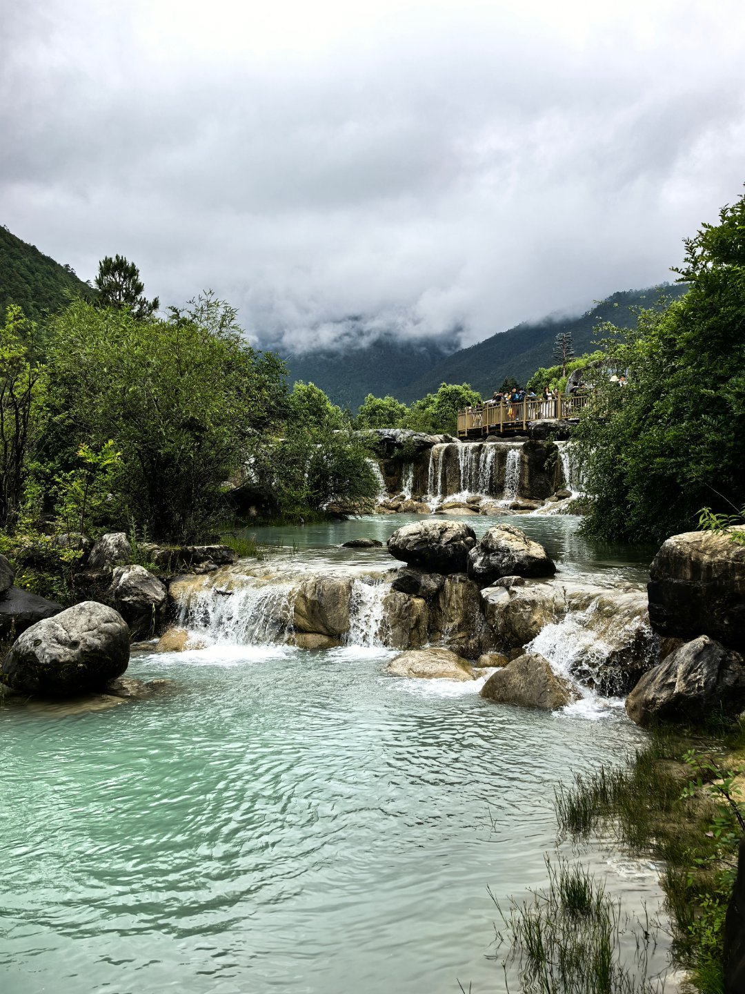 可能川滇藏看多了，我已经基本无感。每每小朋友久久驻脚看着远方，我也不敢催促。说不