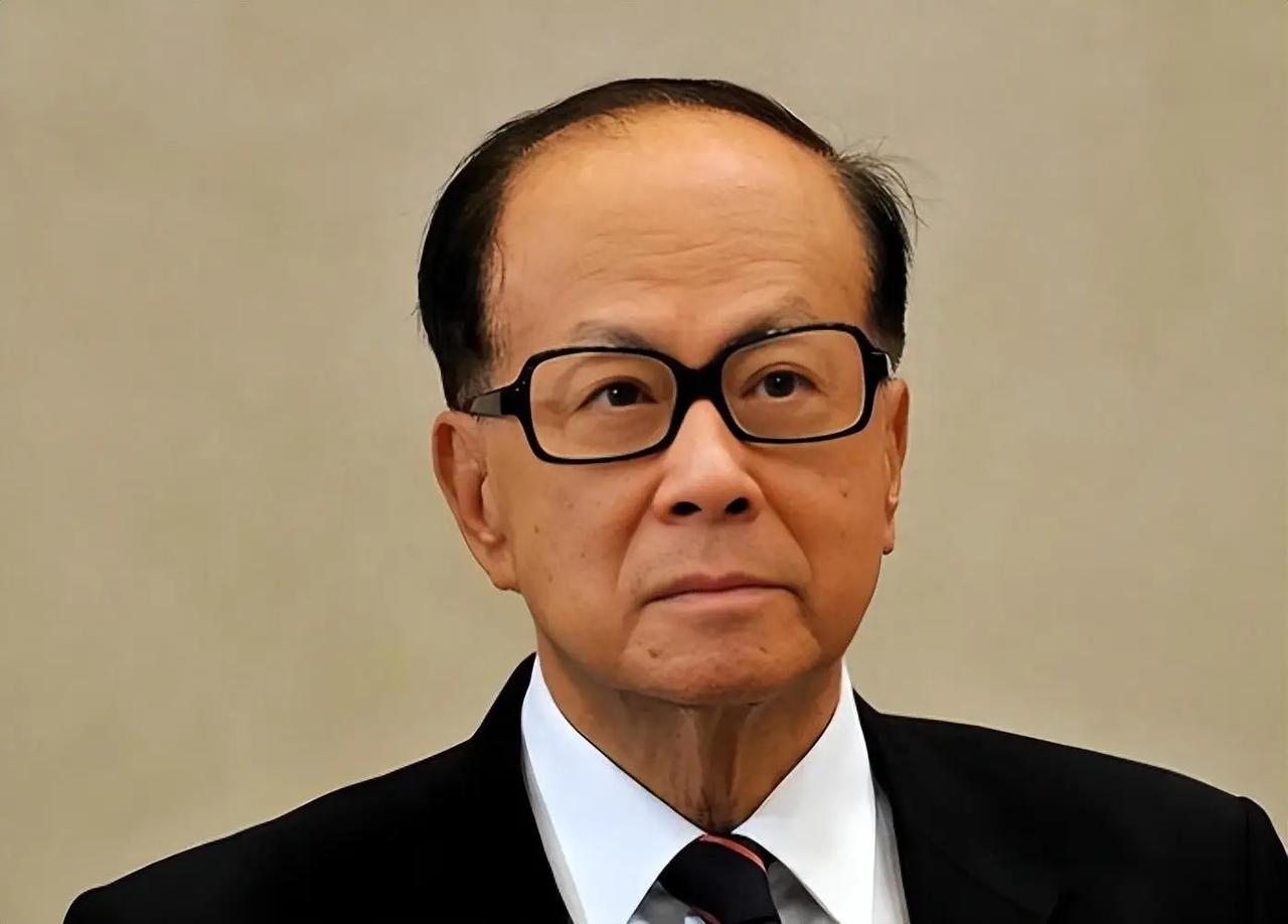 李嘉诚又卖英国资产了，但网上疯传的“套现1700亿港元跑路”，数字和性质都得掰开