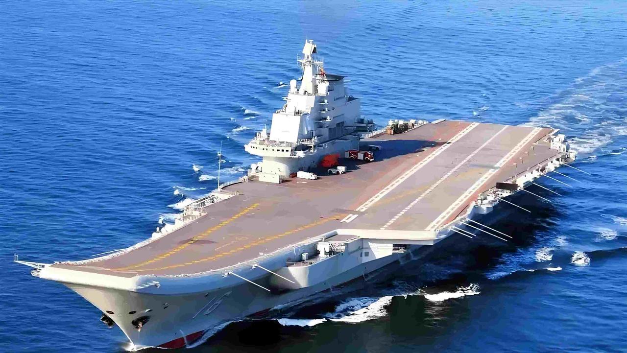 中俄战机逼近日本海域，中国三航母集群压境，美军如何应对？ 最近几天，东北亚的天空