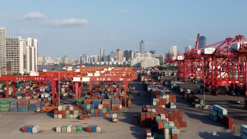 说实话，中国退休人员的总体平均月收入大概在3500元上下。在国内普通城市，350