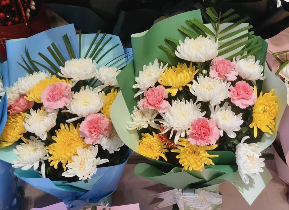 清明将至，给父母写封祭文

父母过世多年，年年祭拜，岁岁献花，送去纸钱。直至前日