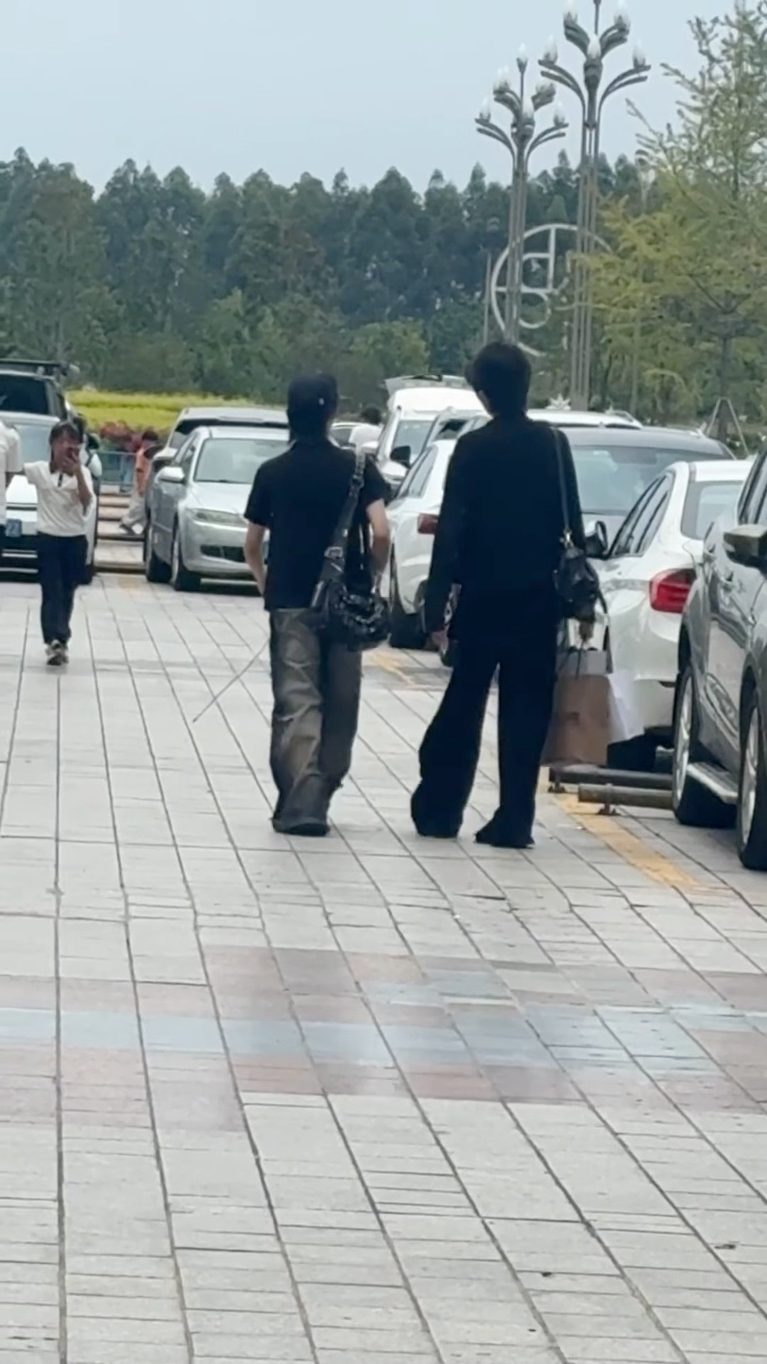 王橹杰、张函瑞一起出门逛街偶遇王橹杰张函瑞外出逛街王橹杰张函瑞去逛街了