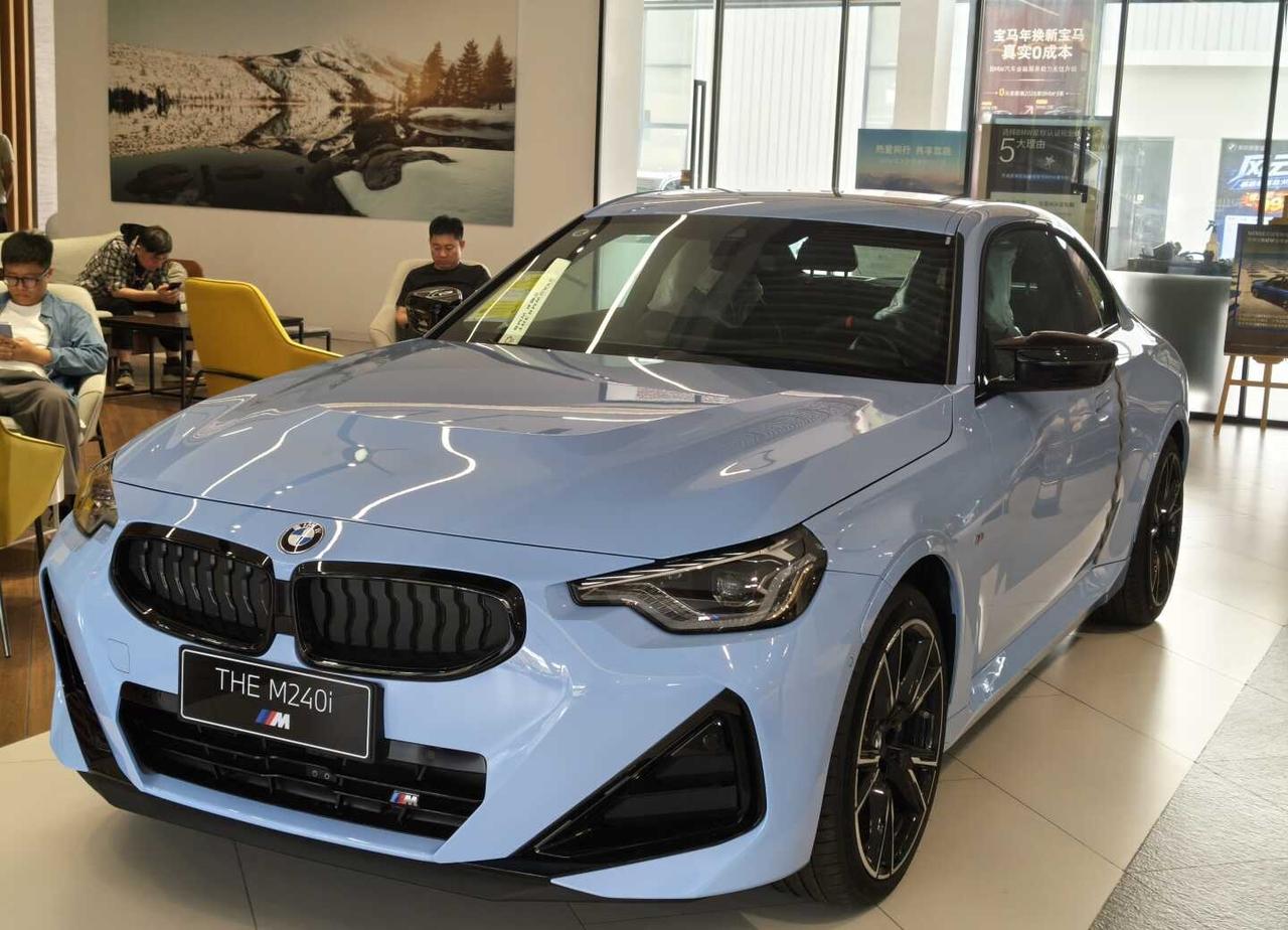 M240现车已到店❗
双门轿跑小巧姿态，没有夸张大鼻孔，颜值低调耐看。
S58同
