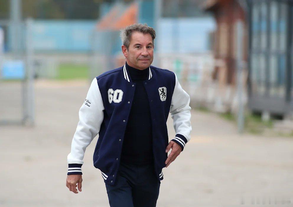 🚨慕尼黑1860主席格諾特·曼格針對昨日拜仁球迷針對他的仇恨橫幅回應：“拜仁慕