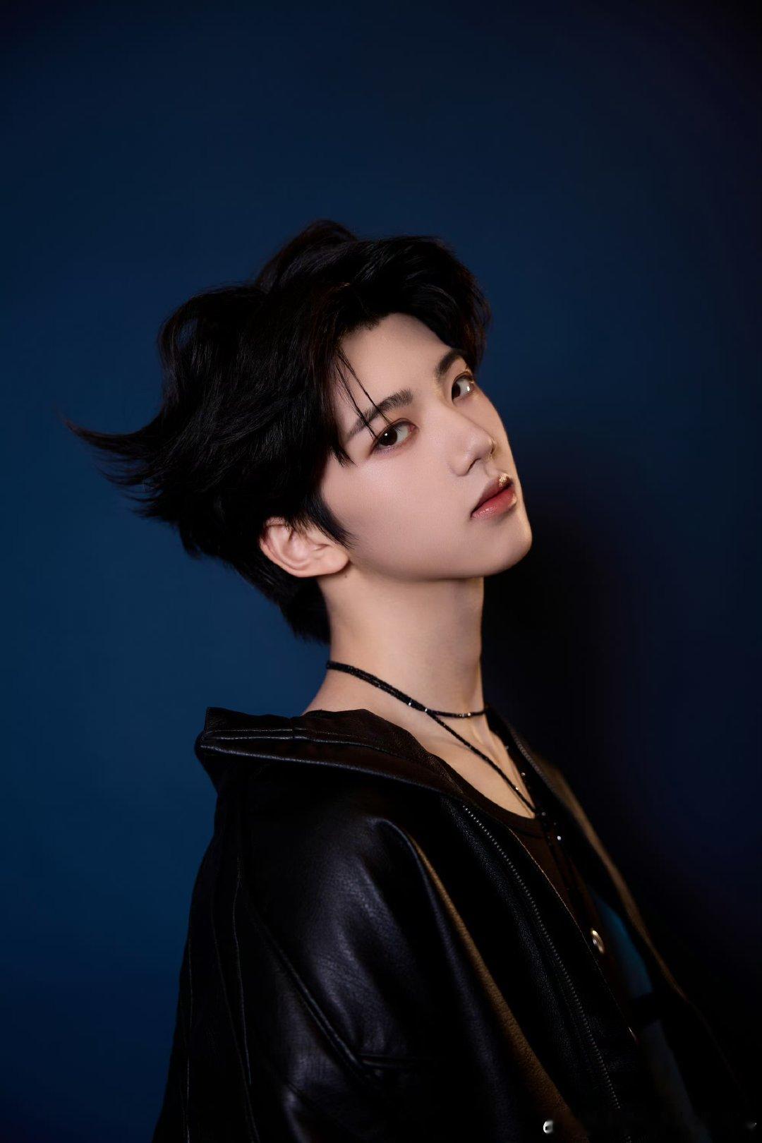 张函瑞16岁生日照十六岁的张函瑞 祝张函瑞16岁生日快乐！愿你笑容常在，梦想启航
