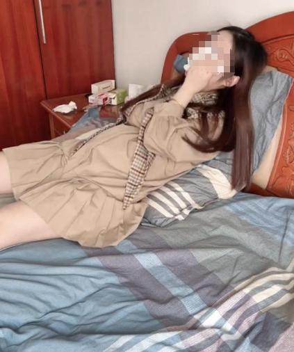 成都，一男子夜晚寂寞难耐，就点开了一个软件里面弹出来一个美女，说可以约了线下见面
