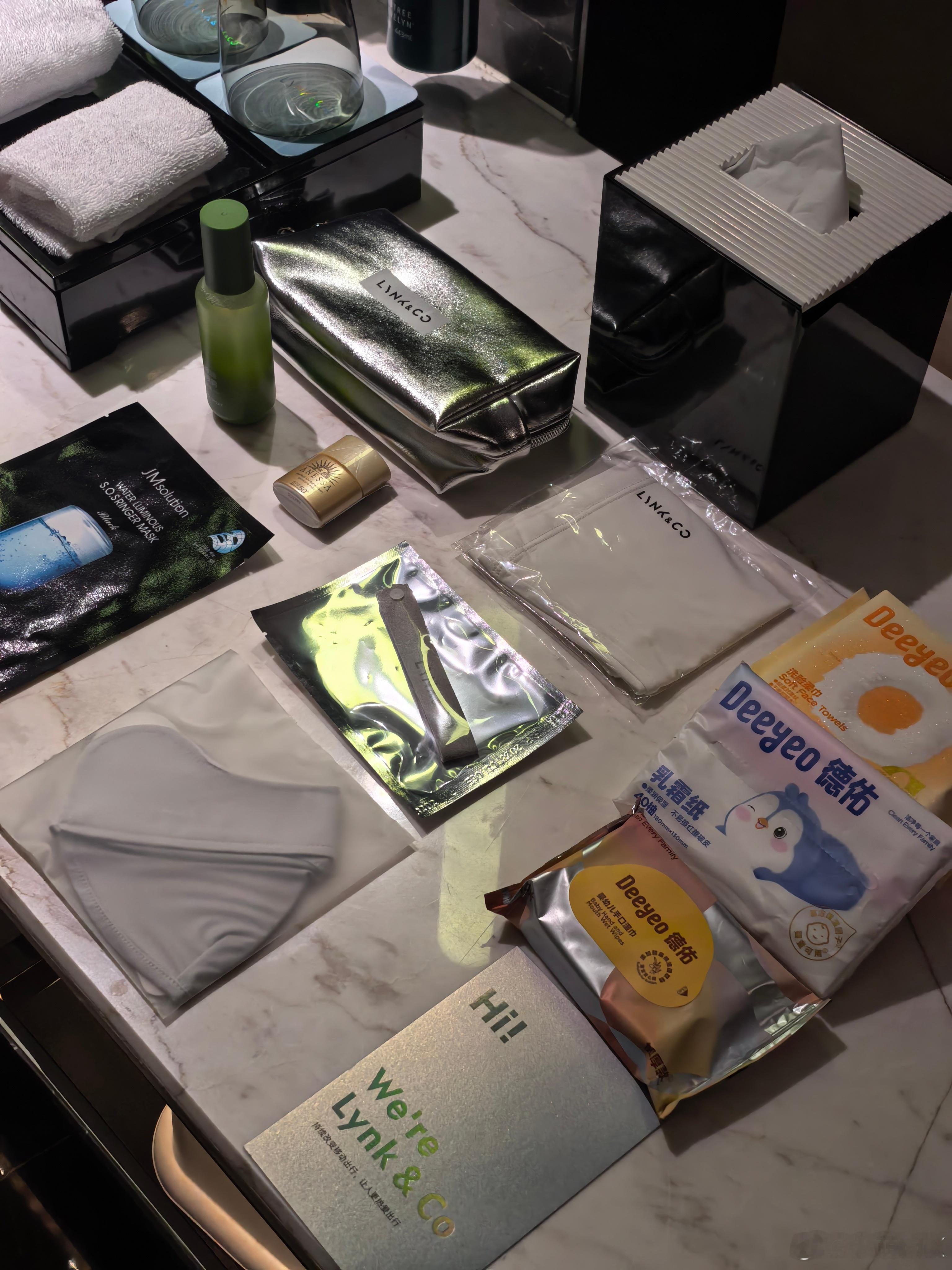 我认为在伴手礼这块领克 是无敌的存在每次活动都超多小细节而且礼物都是精致又实用！