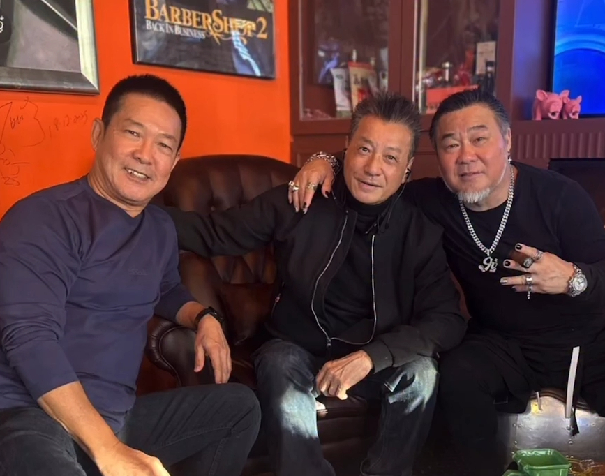 68岁的元彪与78岁的石修，两人状态真好。 