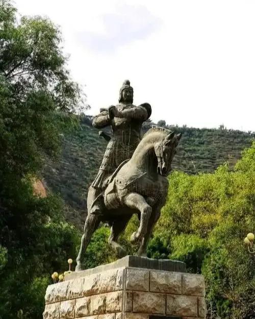 霍去病：封狼居胥，四郡扬名
 
在漫长的华夏历史长河中，独特的地理环境孕育出两种