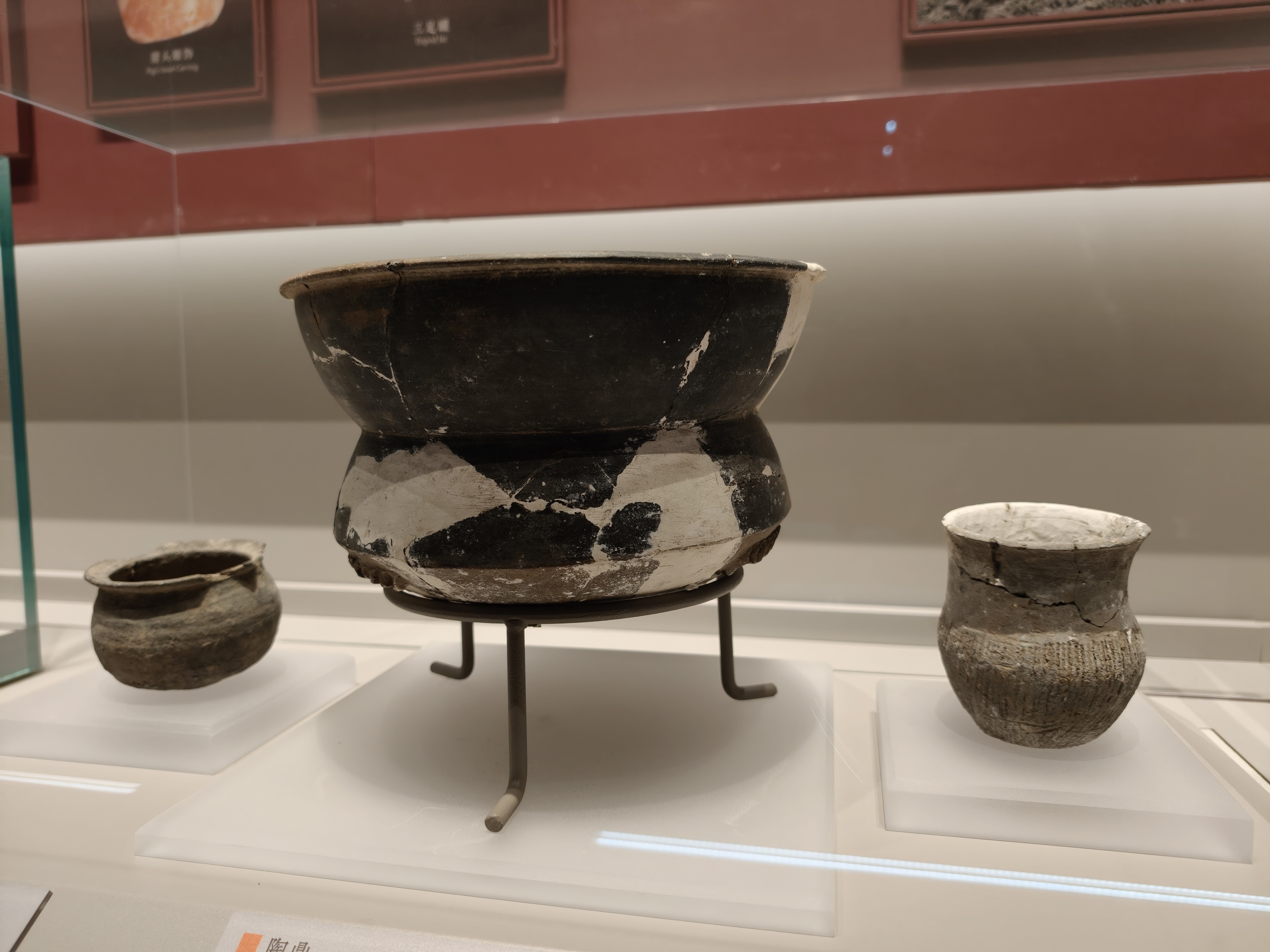 今天来到大河村博物馆，实地感受这的史前文化，真的收获满满。馆里展出了好多七千年前
