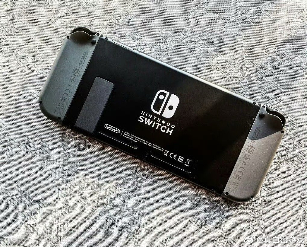 #Switch2发售时间#以为是新机 原来是switch2[挖鼻]我的续航版都被