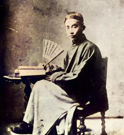 1871年3月18日，巴黎爆发了人类历史上第一次无产阶级革命。在场目击这一切的，