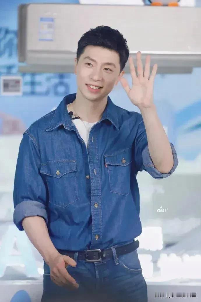 马龙长相帅气还有实力，这才是真正的男神！而且气质也是独一无二的，沉稳内敛，让人着