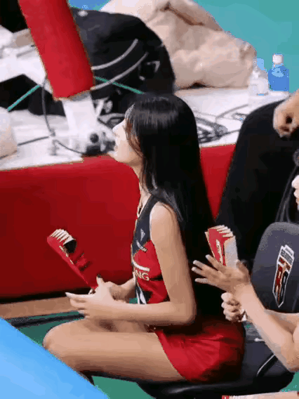 你猜她是高兴呢，还是不高兴呢[呲牙]