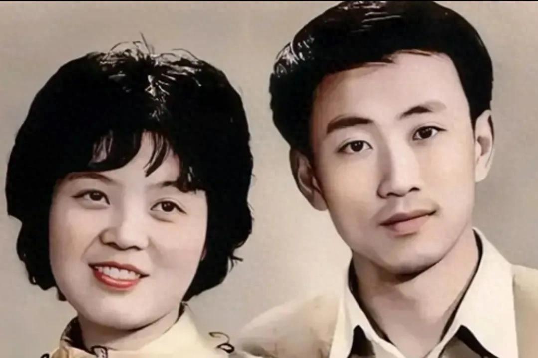 1977年，知青刘小勇考上大学。临走前夜，17岁王爱娟含泪解开衣扣：“小勇哥，你