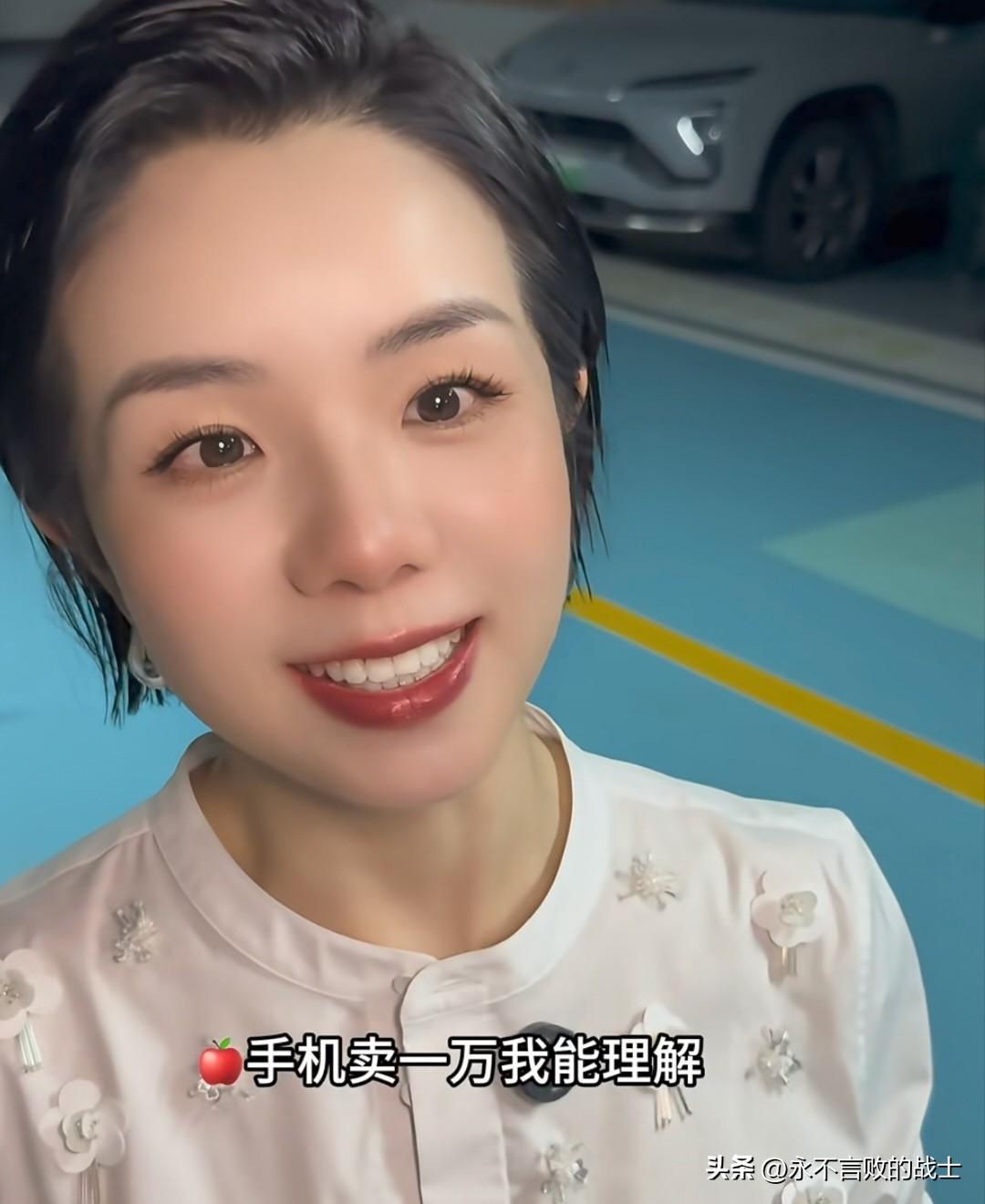 凭什么苹果手机能卖一万，国产手机就不能卖一万？看不起国产，才是她“想不通”的真正
