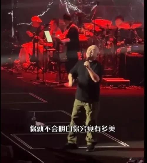 刀郎在成都的演唱会，简直就是一场回忆杀，虽然刀郎已经不再挺拔，却仍能唱出每个人内
