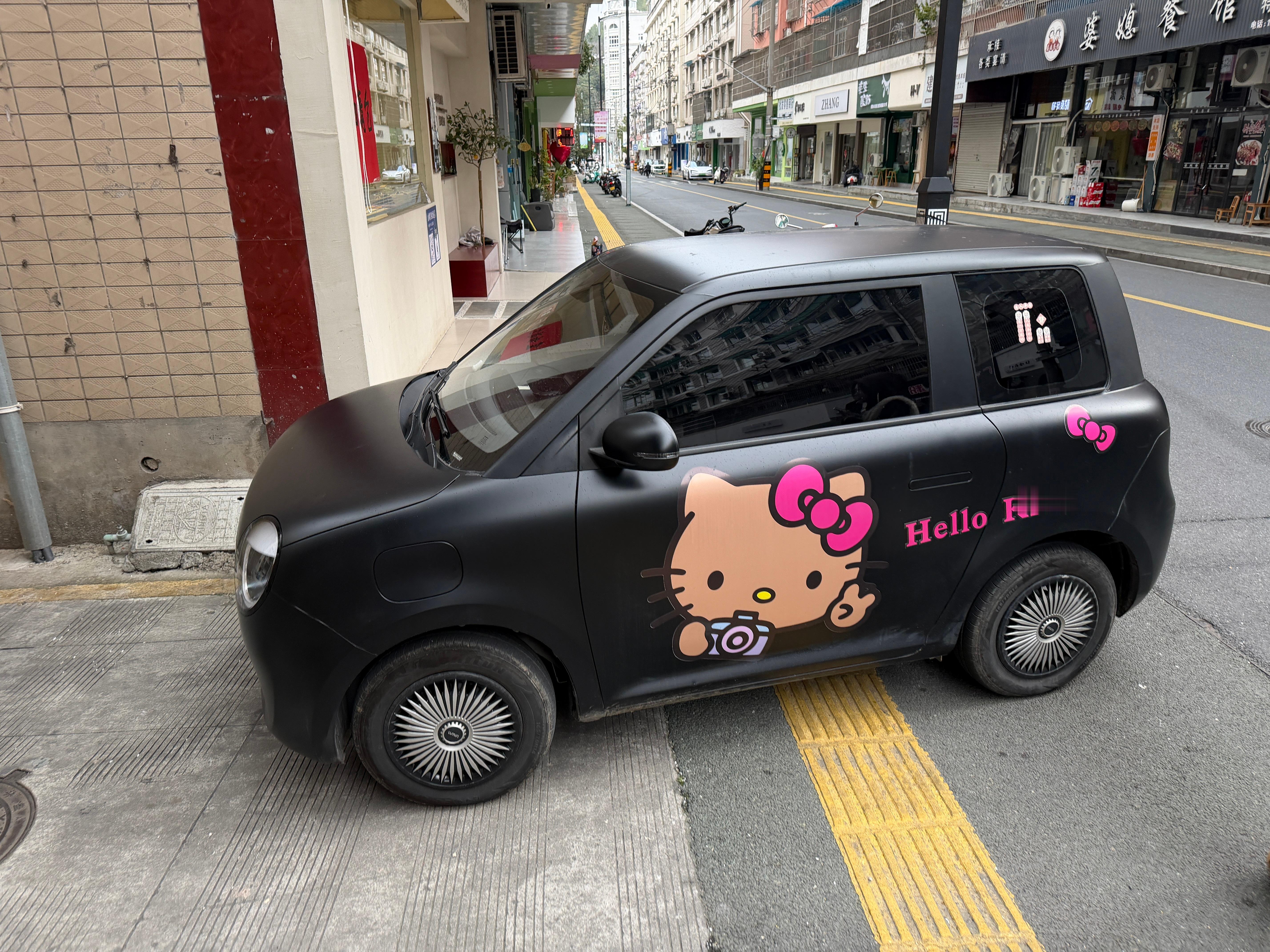 县城里特别多，那么三万多的糯玉米和三万多的大金镯子，你们选哪个