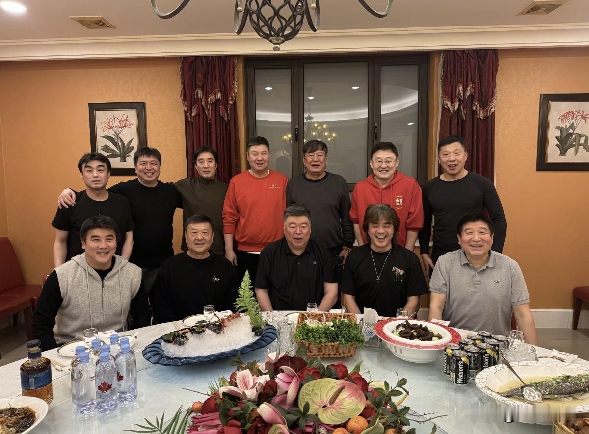 C位永远是徐弘！李明、孙继海这次都到位了！12名老万达球员春节相聚[奋斗]

北